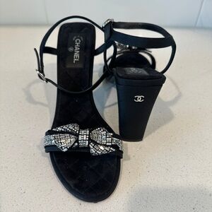 GORGEOUS CHANEL rhinestone bow logo heels 41 10